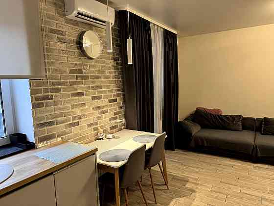 Продаж Квартира 3-кімнатна, 3/7 поверх на Лебедєва Академіка вул., д. 1/7 Киев