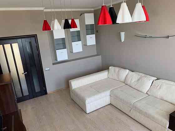 Оренда Квартира 3-кімнатна, 15/18 поверх на Базарная, 5/4 Одеса