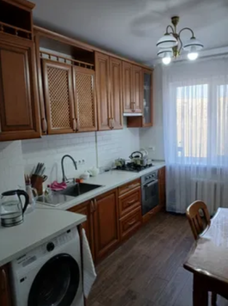 Продаж Квартира 3-кімнатна на ул. Генерала Бочарова, 44 Одесса