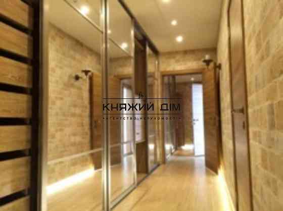 Продаж Квартира 4-кімнатна, 10/21 поверх на Днепровская Набережная Kiev