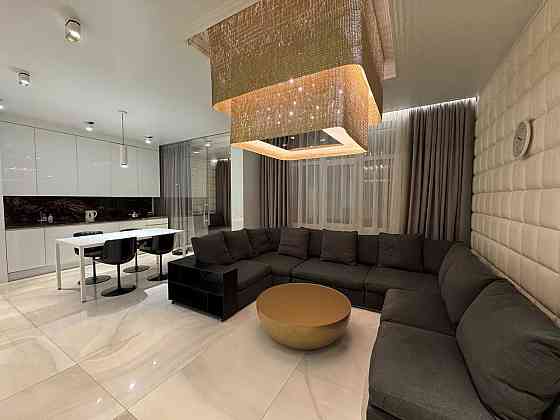 Продаж Квартира 4-кімнатна, 19/30 поверх на Андрія Верхогляда вул., д. 20а Київ