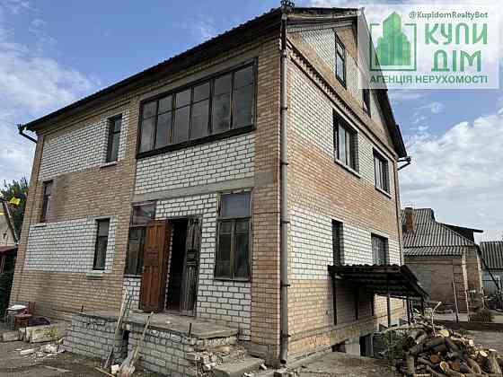 Двоповерховий Будинок в місті. Кропивницький