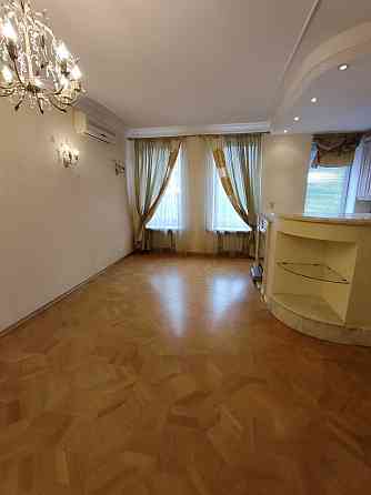 Продаж Квартира 3-кімнатна, 4/7 поверх на Тарасівська вул., д. 18 Київ