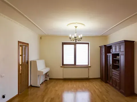 Продаж 2-поверховий   283.6 кв.м 5 кімн. на Лесі Українки вулиця 22А  - фото 2