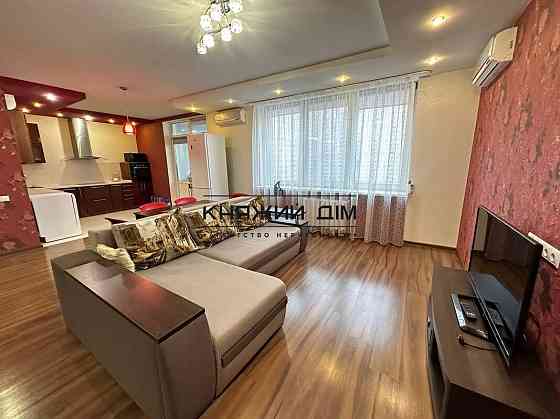 Оренда Квартира 3-кімнатна, 7/18 поверх на Пчелки Елены ул. Киев