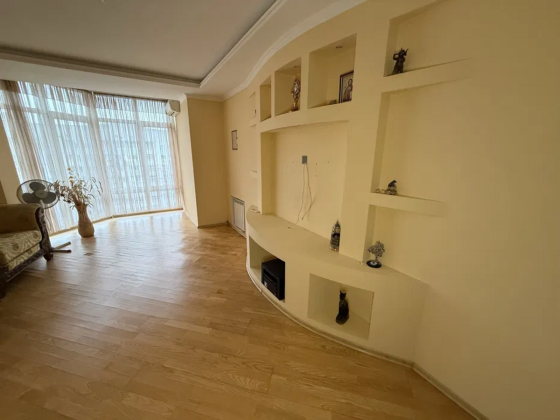 Продаж Квартира 3-кімнатна, 9/18 поверх на Здановскої, 58а Київ