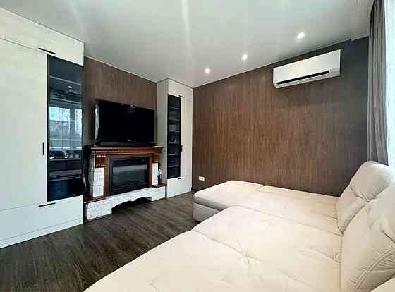 Продаж Квартира 3-кімнатна, 2/5 поверх на Гетьманская, 7 Днепр