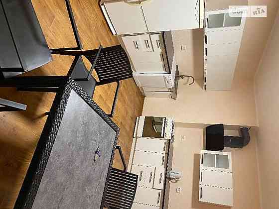 Оренда Квартира 2-кімнатна, 17/17 поверх на ул. Ревуцкого Київ