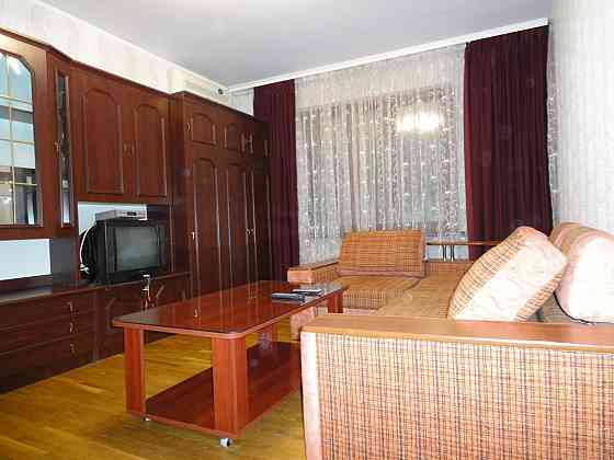 Оренда Квартира 2-кімнатна, 14/16 поверх на Ревуцького, 44б Київ