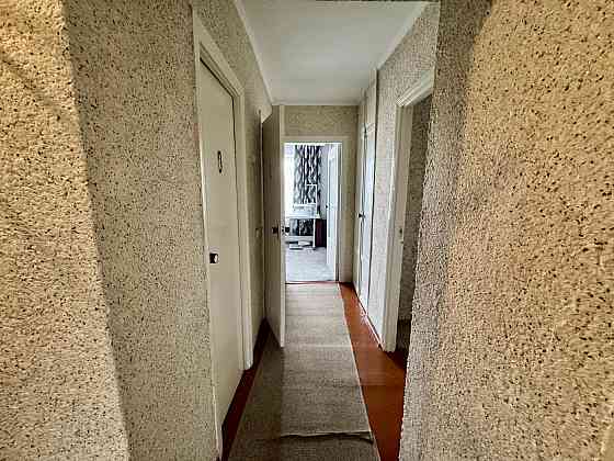 Продаж Квартира 3-кімнатна, 4/5 поверх на вул. Степана Бандери Ровно