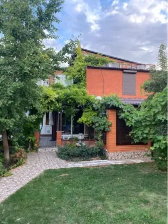 Продаж 3-поверховий Будинок з ділянкою 7 сот 272 кв.м 4 кімн. на 10Я ЛИНИЯ Нова Долина