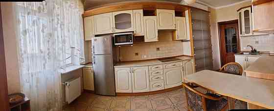 Оренда Квартира 3-кімнатна, 12/22 поверх на ул. Раисы Окипной, 10-б Київ