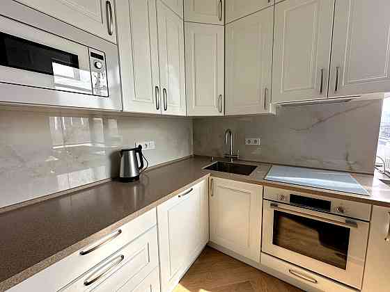 Продаж Квартира 2-кімнатна, 4/23 поверх на Трускавецька вул., д. 10-Д Kiev