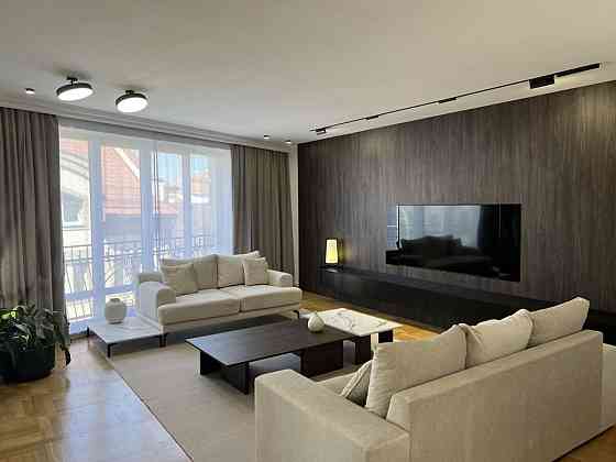 Продаж Квартира 3-кімнатна, 4/6 поверх на вул. Площа Ринок, 1 Івано-Франківськ