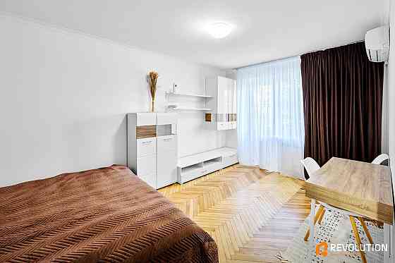 Оренда Квартира 1-кімнатна, 3/5 поверх на Макіївська, 6 Київ