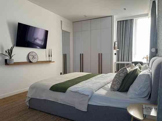 Продаж Квартира 3-кімнатна, 13/26 поверх на Каховська вул., д. 19а Kiev