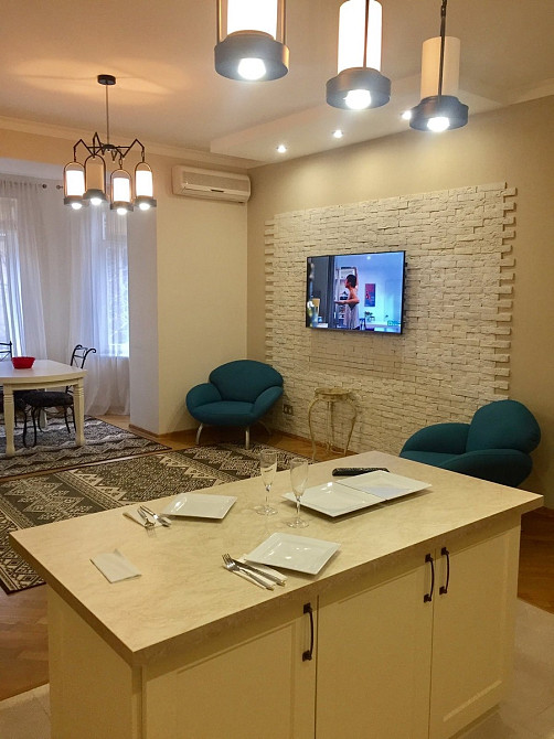 Продаж Квартира 3-кімнатна, 2/8 поверх на Довженко ул., 2 Одеса - фото 1