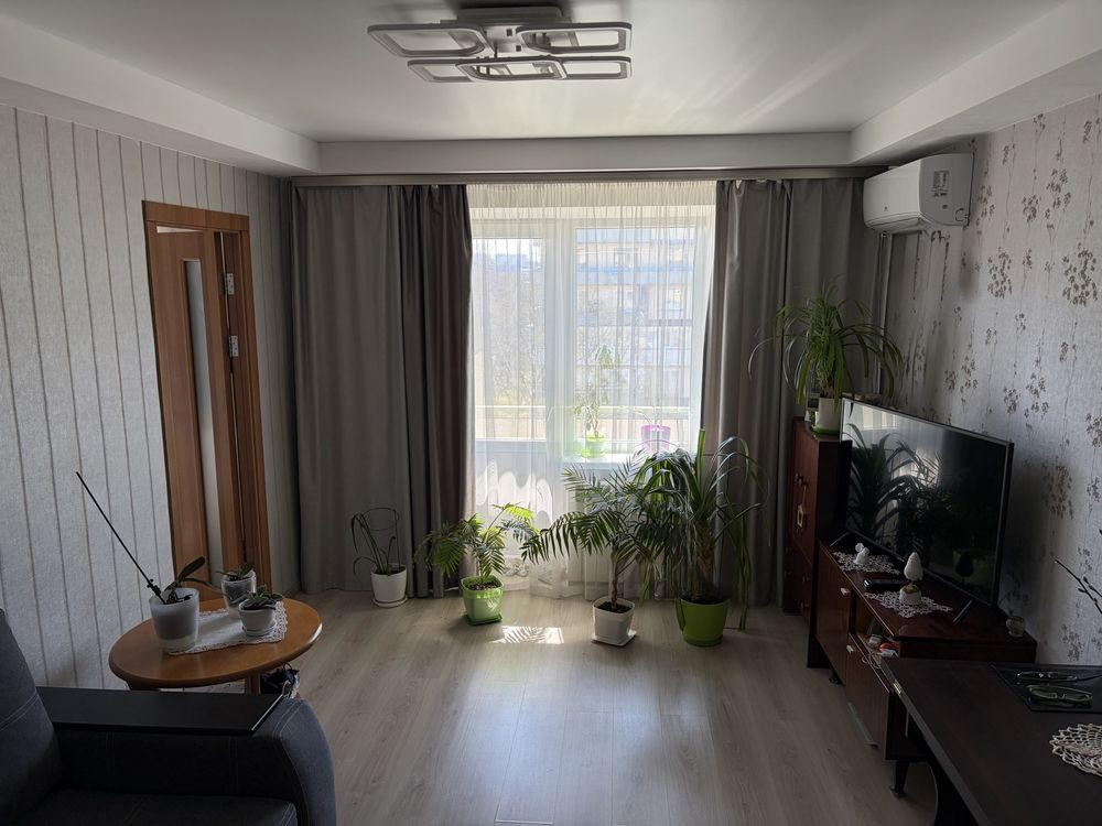 Продаж Квартира 3-кімнатна, 8/9 поверх на Чорнобильська вул., д. 11 Kiev - photo 1