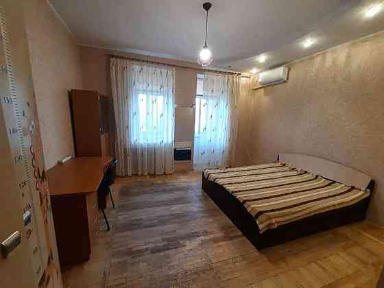 Оренда Квартира 3-кімнатна, 3/7 поверх на ул. Владимирская Kiev