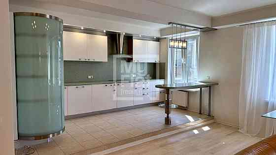 Продаж Квартира 3-кімнатна, 5/8 поверх на вул. Назаровская Киев